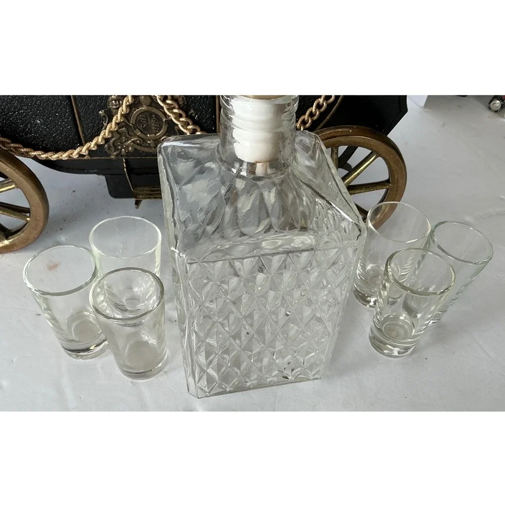 Vintage Stagecoach Music Box Liquor Decanter Set with 6 Shot‎ Glasses